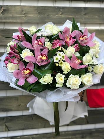 Букет цветов из: Розы и Хризантемы в Кольцово