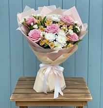 Букет цветов из:  Гвоздики, Орхидеи и Розы в Кольцово