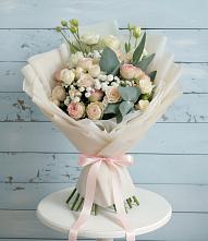 Букет цветов из:  Розы и Лизиантусы в Кольцово
