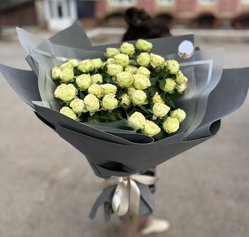 Букет Белые кустовые розы Солинеро в Кольцово