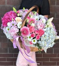 Композиция солнечный день в Кольцово Цветочная композиция из Розы, Хризантемы, Пионы и Лизиантусы в корзине в Кольцово