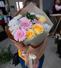 Букет цветов из:  Герберы, Розы и Хризантемы в Кольцово