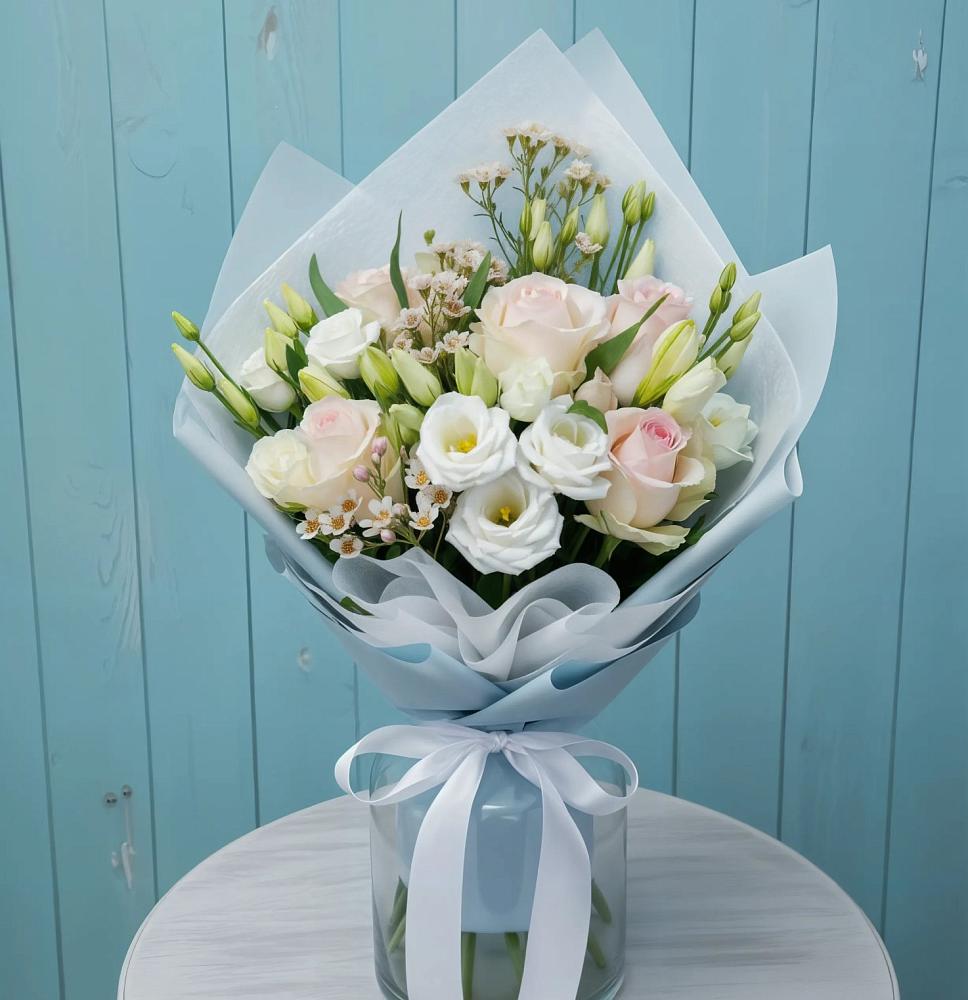 Букет цветов из: Розы и Лизиантусы в Кольцово