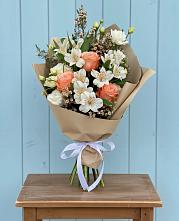 Букет цветов из:  Альстромерии, Лизиантусы, Розы и Хризантемы в Кольцово