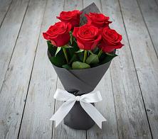 Букет 5 Красных роз Эдлесс Лав в Кольцово