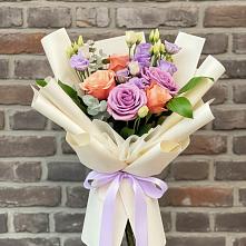Букет цветов из:  Лизиантусы и Розы в Кольцово