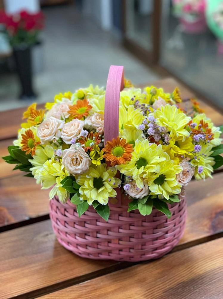 Цветочная композиция из Хризантемы и Розы в корзине в Кольцово