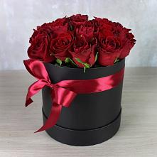 Цветочная композиция из Розы в шляпной коробке в Кольцово