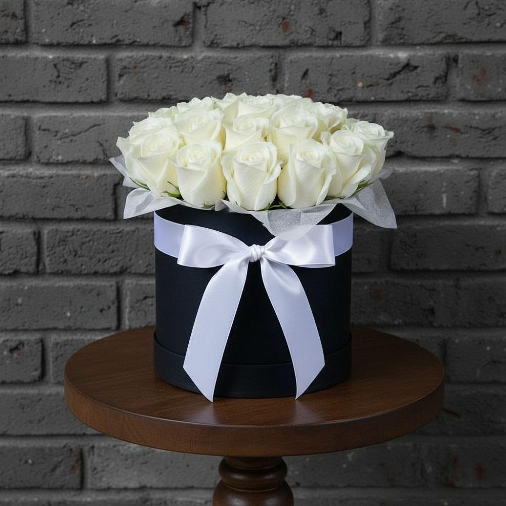 Цветочная композиция из Розы в шляпной коробке в Кольцово