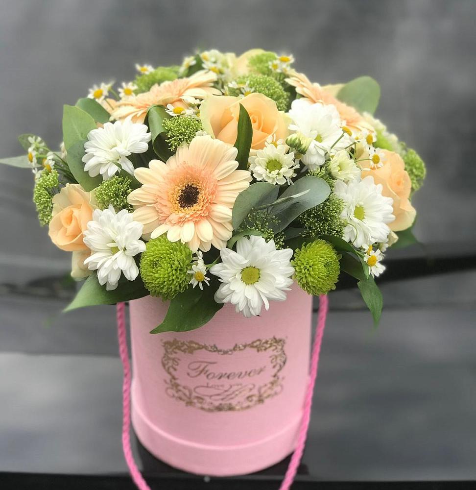 Цветочная композиция из Розы, Герберы и Хризантемы в шляпной коробке в Кольцово