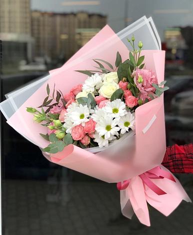 Букет цветов из: Розы, Лизиантусы и Хризантемы в Кольцово