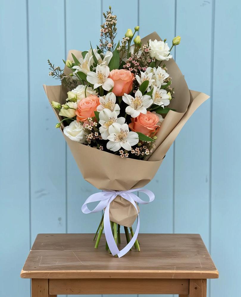 Букет цветов из: Альстромерии, Лизиантусы, Розы и Хризантемы в Кольцово