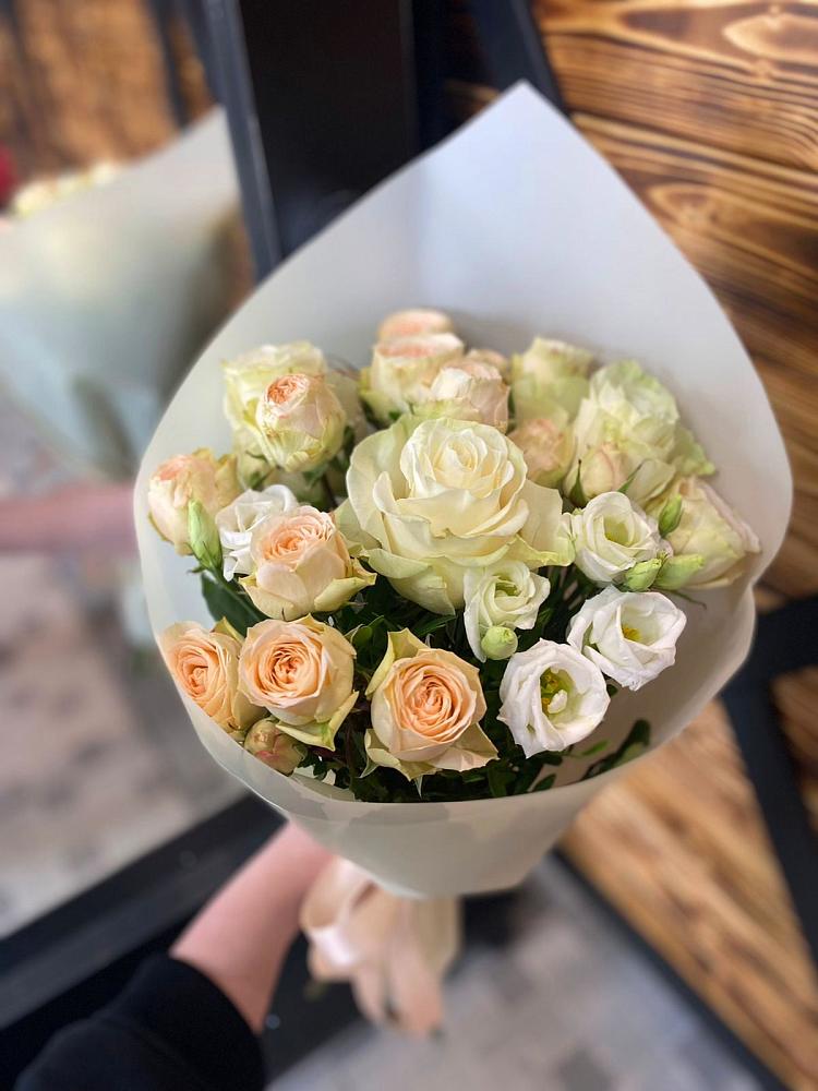 Букет цветов из: Розы и Лизиантусы в Кольцово