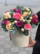 Цветочная композиция из Розы в шляпной коробке в Кольцово