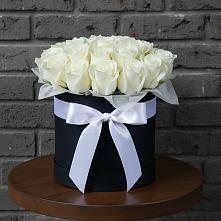 Цветочная композиция из Розы в шляпной коробке #REPLACE_PRED# Кольцово