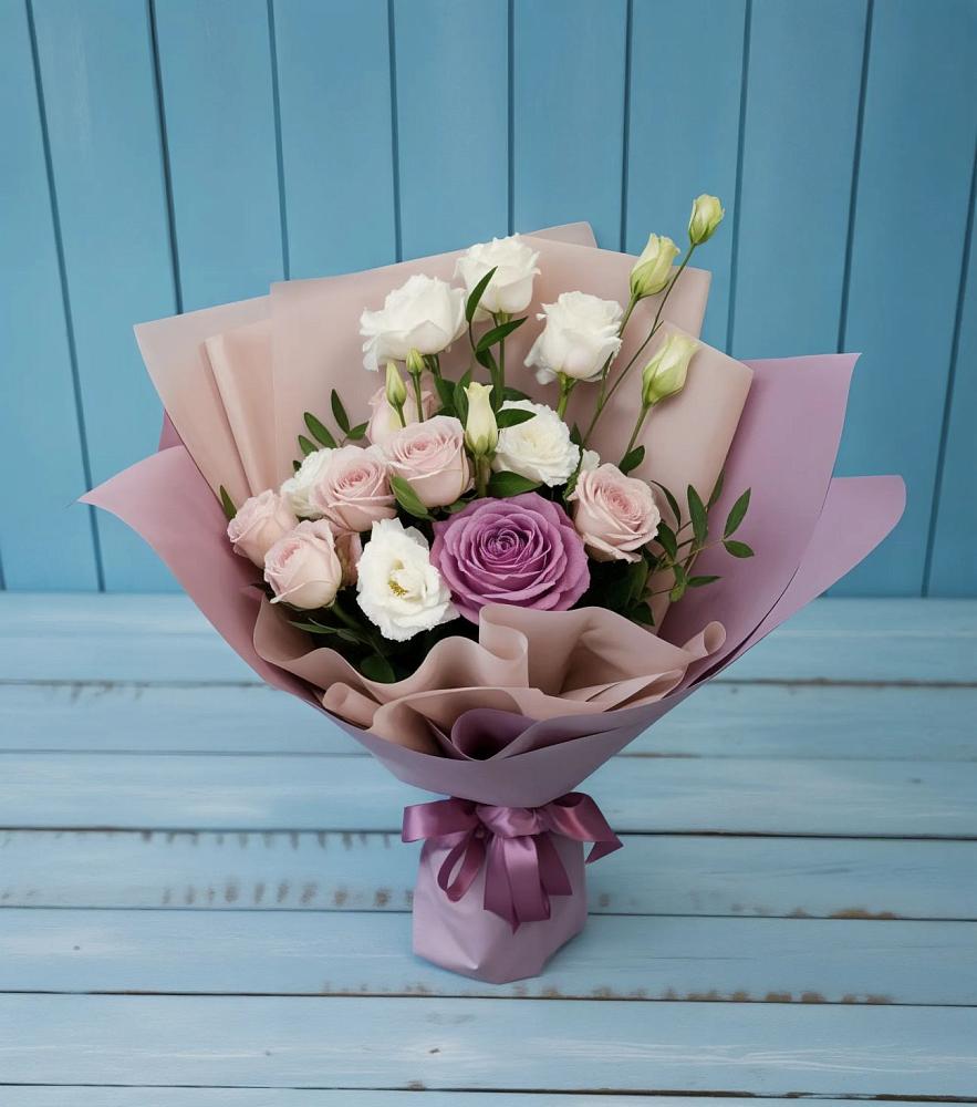 Букет цветов из: Розы и Лизиантусы в Кольцово